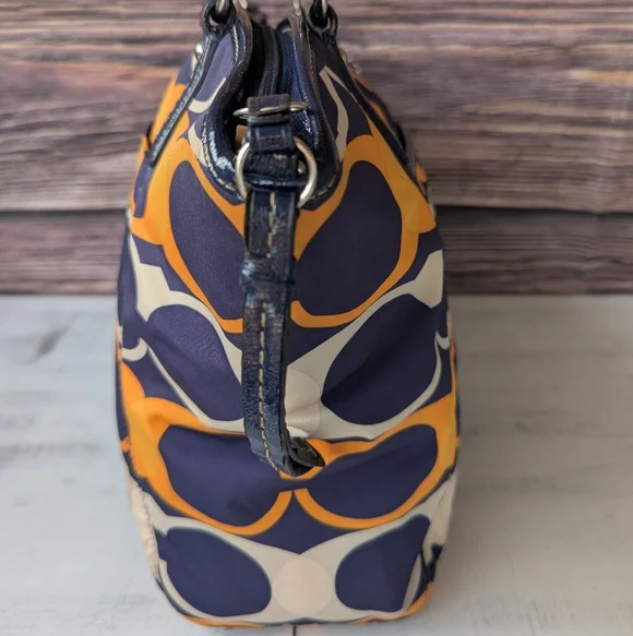 🌹Coach D 24541 Black and Orange Graphic Shoulder Bag - Picture 6 of 12